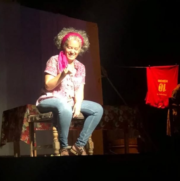 Alejandra González en Bajo 'e la matica, Jurungando en Molière. Teatlantes. Dirección Luis Domingo González 